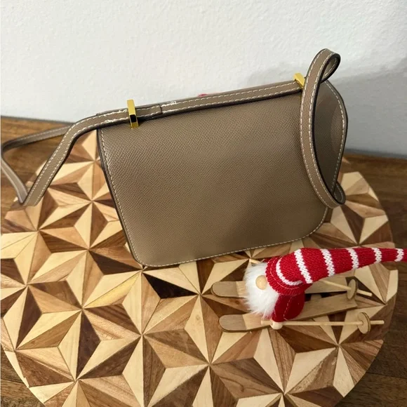 Hermes Tan Crossbody Bag with Gold Detail - Picture 3 of 8